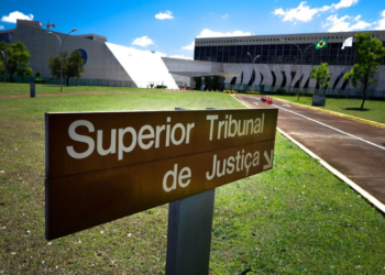 O STJ publicou no Diário Oficial da União a demissão do servidor Márcio José Toledo Pinto, suspeito de envolvimento em venda de sentenças, após constatar que se beneficiou do cargo para interesses pessoais e de terceiros.