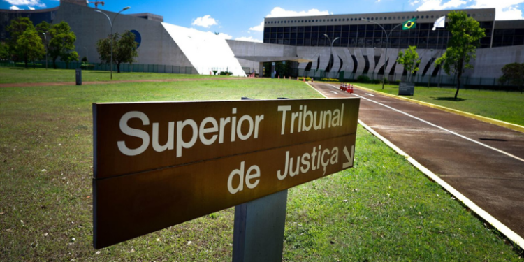 O STJ publicou no Diário Oficial da União a demissão do servidor Márcio José Toledo Pinto, suspeito de envolvimento em venda de sentenças, após constatar que se beneficiou do cargo para interesses pessoais e de terceiros.