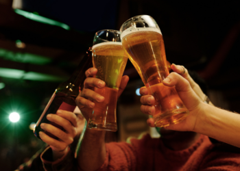 Imagine uma bebida que oferece os efeitos do álcool — relaxamento e sociabilidade — sem ressaca, vício ou prejuízos à saúde. Conheça o Alcarelle, a inovação que pode transformar a forma como o mundo consome bebidas.