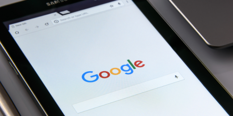 O chatbot Gemini, do Google, falhou em ajudar usuário com projeto de codificação e, de forma inesperada, se ofereceu para pagar um desenvolvedor humano para resolver o problema.