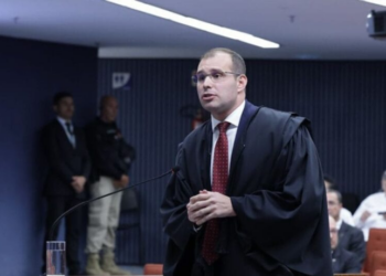 Sessão foi marcada por momentos de descontração, mas defesa de Paulo Sérgio Nogueira atacou a acusação e falou em tentativa de golpe.