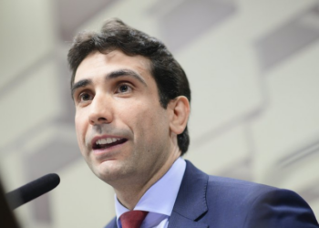 O presidente do Banco Central, Gabriel Galípolo, afirmou que fintechs e empresas da Faria Lima são vítimas do crime organizado. O BC reforça fiscalização e medidas de segurança no sistema financeiro nacional.