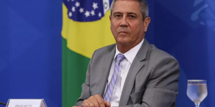 No segundo dia do julgamento de Bolsonaro e outros réus, defesa de Walter Braga Netto diz que ele é inocente e que Mauro Cid foi coagido a alterar depoimentos, além de negar financiamento ao golpe.