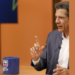 Fernando Haddad critica Tarcísio de Freitas por declarações sobre indulto a Bolsonaro e falta de confiança na Justiça, destacando preocupação com a democracia e tentativas de golpe.