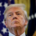 Donald Trump afirmou que o governo brasileiro se tornou “radical de esquerda” e cogitou restringir vistos de delegações estrangeiras na ONU, incluindo a brasileira. Ele também justificou as tarifas de 50% sobre produtos do Brasil.