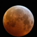 Neste domingo (7), acontece um eclipse lunar total com a impressionante Lua de Sangue. Embora não visível do Brasil, o fenômeno será transmitido ao vivo pelo Observatório Nacional.