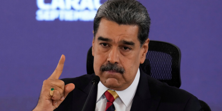 Nicolás Maduro acusou os EUA de usar o combate ao narcotráfico como justificativa para deslocar forças militares ao Caribe. O presidente disse que o objetivo real é explorar as riquezas naturais da Venezuela.