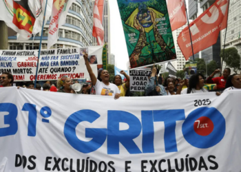 No Rio de Janeiro, Grito dos Excluídos reuniu sindicatos, movimentos sociais e familiares de vítimas para protestar contra violência policial, defender direitos trabalhistas e cobrar justiça no 7 de Setembro, ao lado do desfile cívico-militar.
