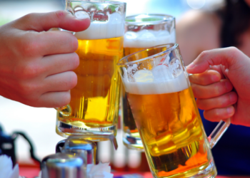 O Brasil está entre os países latino-americanos com maior consumo de álcool. Grupo Al-Anon atua há 60 anos oferecendo apoio a familiares de dependentes.
