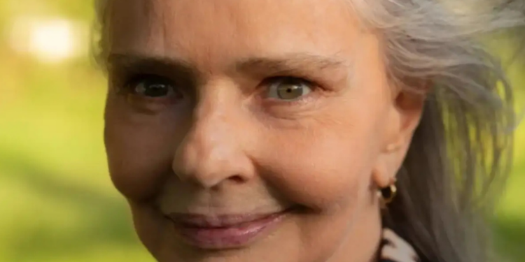 Morre aos 75 anos a cantora Angela Ro Ro, uma das grandes vozes da MPB. Internada desde junho com infecção pulmonar, a artista faleceu no Rio de Janeiro. Veja sua trajetória.