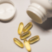 Anvisa proíbe a comercialização de 32 suplementos da Ervas Brasillis após identificar fabricação em local sem licença sanitária e em condições insalubres. Veja a lista completa dos produtos.