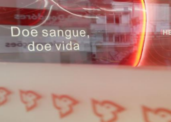 Policiais civis do RJ realizam campanha de doação de sangue em parceria com o Hemorio. Estoques estão 10% abaixo do necessário e cada doação pode salvar até quatro vidas.
