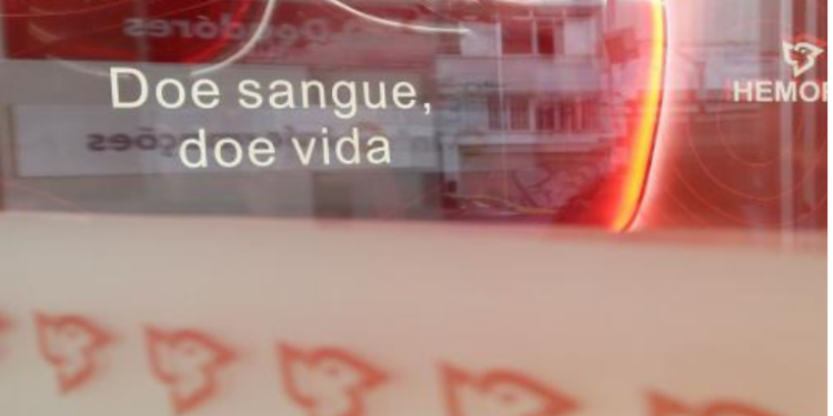 Policiais civis do RJ realizam campanha de doação de sangue em parceria com o Hemorio. Estoques estão 10% abaixo do necessário e cada doação pode salvar até quatro vidas.