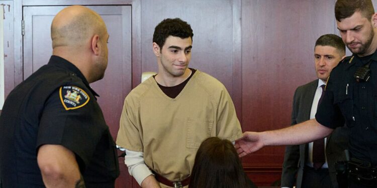 Tyler Robinson comparece a tribunal virtual em Utah; promotores pedem pena de morte por assassinato de Charlie Kirk