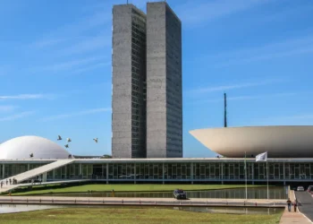 Senado aprova aumento de pena para quem fornecer drogas ou álcool a menores