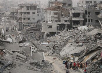 Israel lança nova ofensiva aérea contra o Hamas após acusar violação de cessar-fogo. Bombardeios atingem túneis e áreas civis em Gaza, elevando tensão na região.