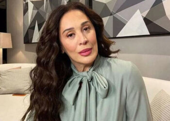 Claudia Raia fratura o tornozelo durante espetáculo em Goiânia e cancela apresentações no Rio e na Paraíba. Atriz lamenta acidente e agradece o apoio dos fãs.