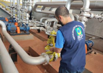 Sob pressão de sonegador, ANP cede e libera parcialmente operações da Refit em decisão controversa