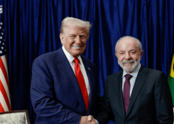 Trump demonstra curiosidade sobre trajetória de Lula durante encontro na Malásia