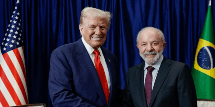 Trump demonstra curiosidade sobre trajetória de Lula durante encontro na Malásia