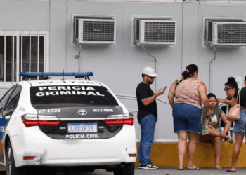 O Instituto Médico Legal (IML) do Rio de Janeiro confirmou a identificação de 100 das 121 pessoas mortas na Operação Contenção. Deputados pedem divulgação dos nomes e denunciam dificuldades enfrentadas pelas famílias para reconhecer os corpos.