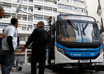 Governador do RJ pede ação federal após caos nos Complexos do Alemão e Penha