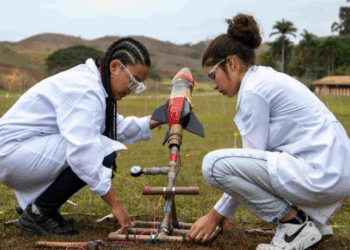 A Jornada de Foguetes 2025 começa em Barra do Piraí com alunos premiados da OBAFOG, incluindo oficinas de foguetes, astronomia e astronomia aplicada à educação.