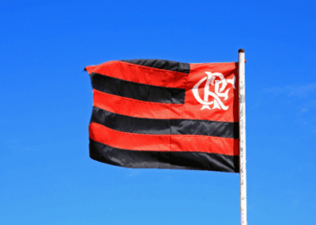 Um ônibus com torcedores do Flamengo sofreu um acidente na Via Dutra, em Barra Mansa, RJ. Ao todo, 46 pessoas ficaram feridas, sendo quatro em estado grave.