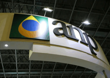 ANP libera parcialmente operações da Refinaria de Manguinhos após refinaria cumprir 10 de 11 exigências. Torre de destilação segue interditada no Rio de Janeiro.