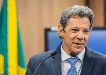 Fernando Haddad afirma que elites tratam o Estado como propriedade privada e critica fragilidade democrática.