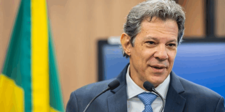Fernando Haddad afirma que elites tratam o Estado como propriedade privada e critica fragilidade democrática.