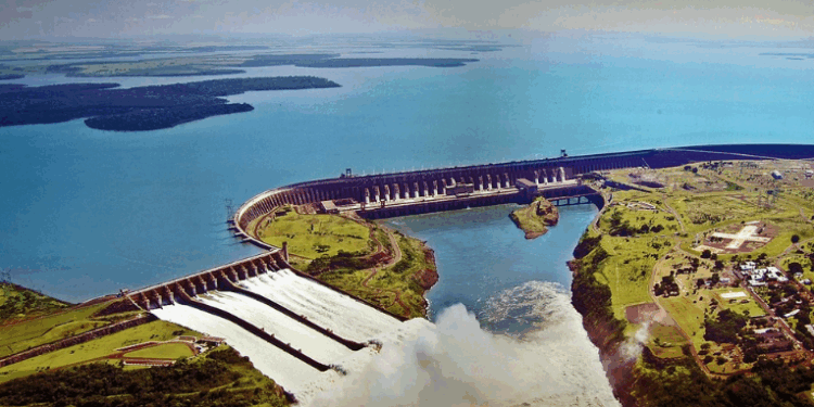 Itaipu passa por modernização histórica em sistema de transmissão liderada por empresa chinesa