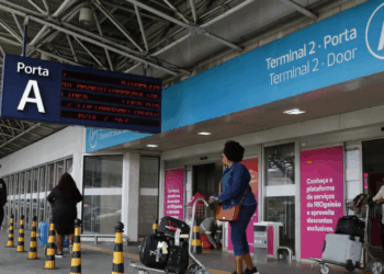 Após operação com mais de 100 mortos nos complexos do Alemão e da Penha, Latam, Gol e Azul flexibilizam remarcações e cancelamentos de voos no Rio de Janeiro.