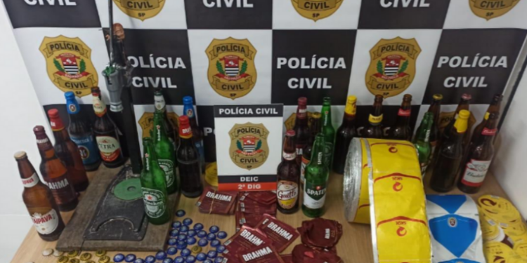 Associação Brasileira de Combate à Falsificação (ABCF) denuncia ligação do crime organizado com bebidas adulteradas com metanol em SP. Substância teria origem em fábricas ilegais de combustível.