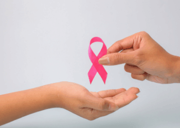 Outubro Rosa: direitos previdenciários e benefícios para mulheres com câncer de mama