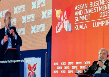 Durante a 47ª Cúpula da Asean na Malásia, Lula afirma que o mundo não pode aceitar uma nova Guerra Fria e reforça que o Brasil quer negociar com todos os países interessados em comércio internacional.