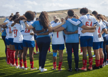 Mulheres de Aço goleiam Lusaca por 14×2 e avançam à final do Campeonato Baiano; Gica se destaca com quatro gols na partida.