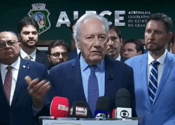 O ministro da Justiça, Ricardo Lewandowski, disse que não recebeu pedido do governador Cláudio Castro para apoio à Operação Contenção no Rio de Janeiro, que já deixou mais de 60 mortos. Governo federal reforça necessidade de articulação entre forças de segurança.