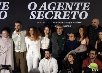 O filme brasileiro O Agente Secreto, de Kleber Mendonça Filho, recebe indicações ao Gotham Film Awards e destaca a importância da memória histórica em sua narrativa.