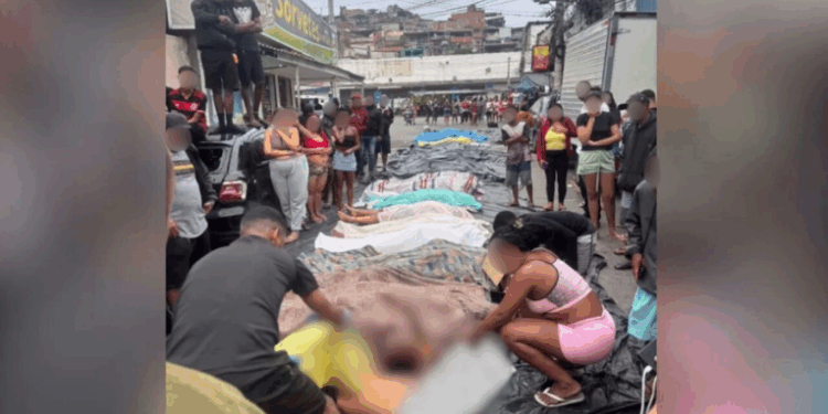 Moradores do Complexo da Penha retiram cerca de 50 corpos após operação policial no Rio de Janeiro. Ativistas denunciam chacina e alertam para aumento do total de mortos.