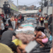 Moradores do Complexo da Penha retiram cerca de 50 corpos após operação policial no Rio de Janeiro. Ativistas denunciam chacina e alertam para aumento do total de mortos.