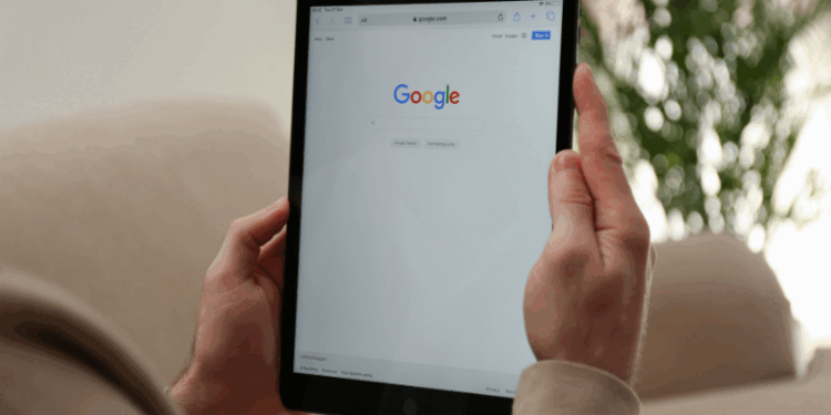 O Google Chrome implementará em 2026 aviso para sites sem HTTPS, solicitando permissão do usuário antes do acesso, aumentando a segurança da navegação.