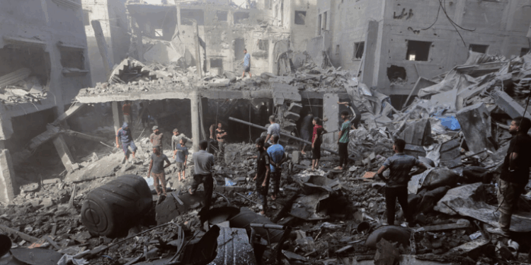 Mesmo durante a trégua com o Hamas, Israel realizou novos bombardeios no norte da Faixa de Gaza. O governo de Benjamin Netanyahu afirmou que os ataques miraram “ameaças imediatas” do grupo palestino.