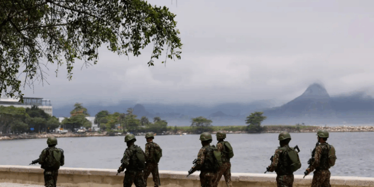 A nova operação policial no Rio de Janeiro reacende o debate sobre o uso das Forças Armadas na segurança pública. Entenda como funciona a GLO, quem pode solicitá-la e quando ela é aplicada.