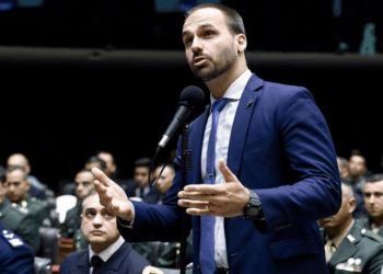 Eduardo Bolsonaro nega acordo entre Lula e Donald Trump após rumores nas redes sociais