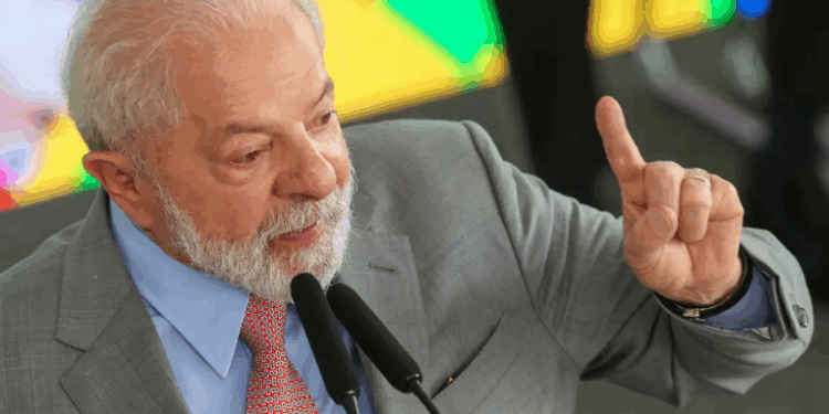 Lula pede ação conjunta contra o tráfico e reforça apoio à PEC da Segurança após megaoperação no Rio de Janeiro.