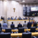 A Câmara de Cotia cassou o mandato de Alexandre Frota (PDT) após condenação por calúnia e difamação contra Jean Wyllys. A decisão foi tomada após o trânsito em julgado do processo.