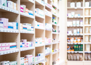 Mais de 3.600 municípios receberão recursos do Governo Federal para qualificação de farmácias do SUS. Investimento de R$ 21,8 milhões faz parte do Qualifar-SUS e visa ampliar o acesso a medicamentos e serviços de saúde.