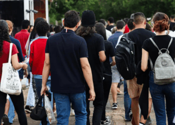 Benefício do MEC permite renegociar dívidas do Fies com descontos em juros e multas, parcelamento em até 180 vezes e prazo até dezembro de 2026.