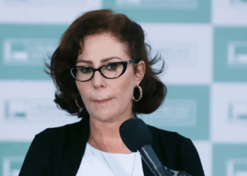 STF declara trânsito em julgado da condenação de Carla Zambelli por perseguição armada em 2022; deputada está presa na Itália e aguarda decisão sobre extradição.